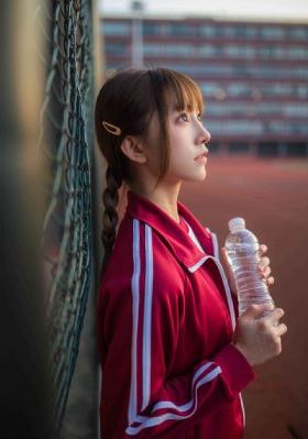 欧美丝袜18p_1080免费高清观看